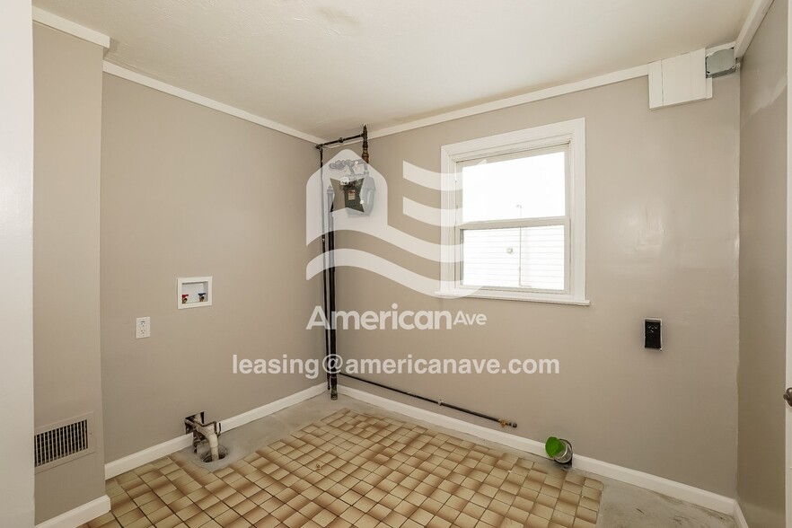 Building Photo - 321 Rexford St