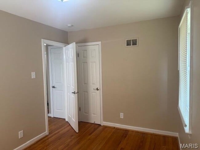 Building Photo - 1142 Bluegrass Dr
