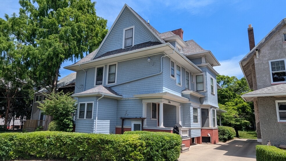 Building Photo - 2257 Scottwood Ave