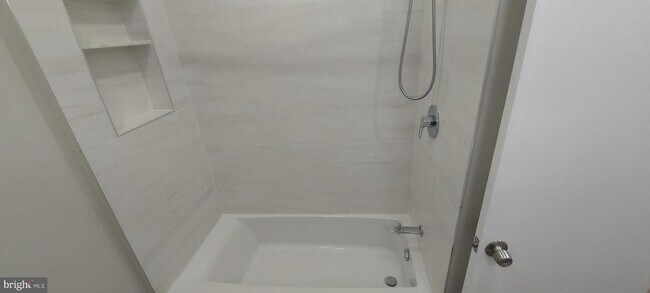 Building Photo - 9820 Inglemere Dr