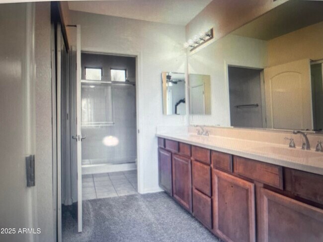 Building Photo - 7027 N Scottsdale Rd