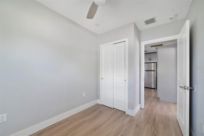 Building Photo - 4521 Edgewater Dr