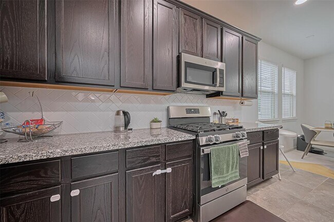 Building Photo - 14214 Singing Oaks Trl