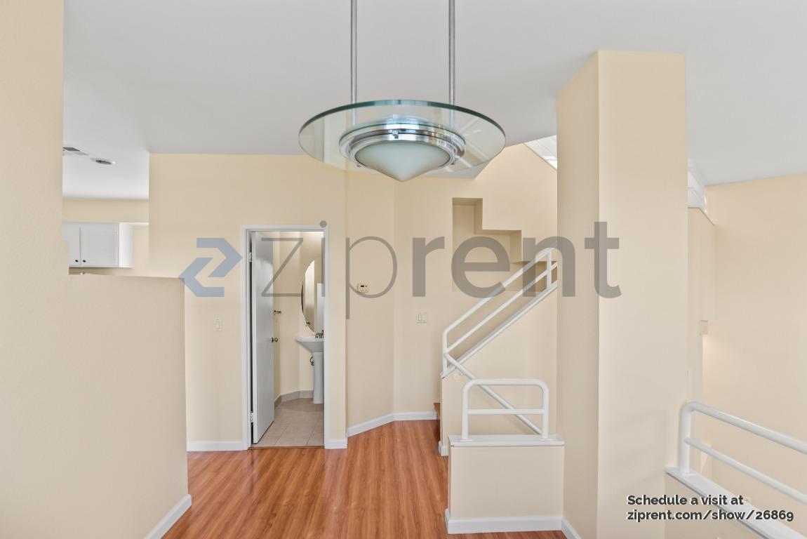 Building Photo - Unit
