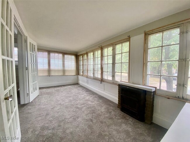 Building Photo - 825 Elmore Ave