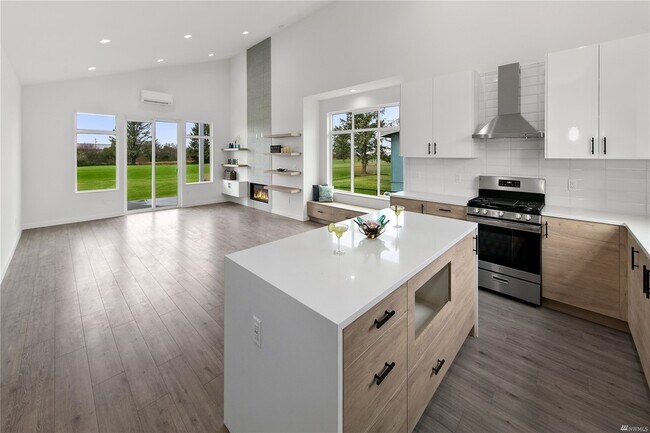 Building Photo - 514 Canal Dr NE