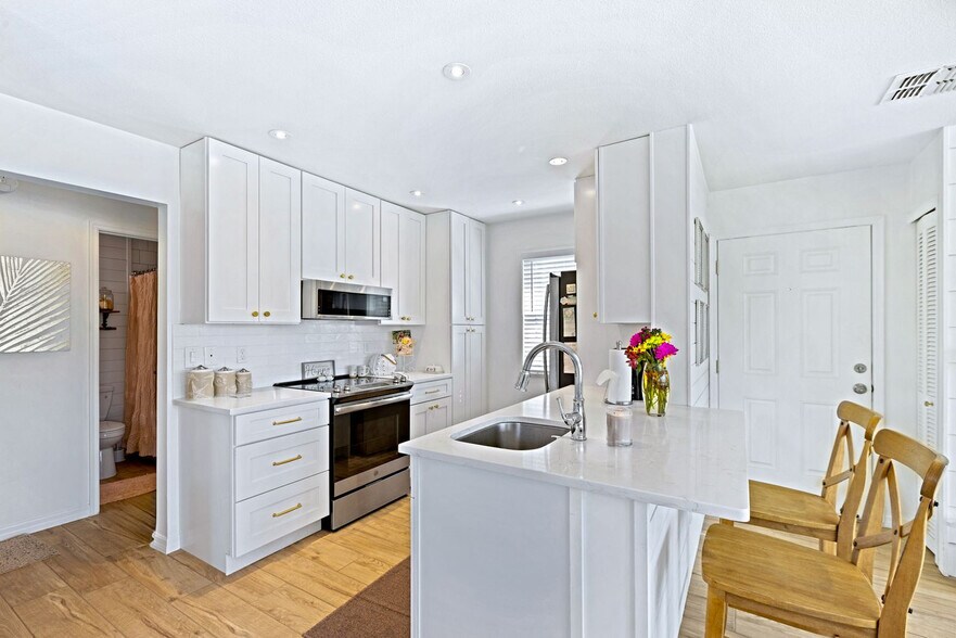 Building Photo - 888 Bay Breeze Wy