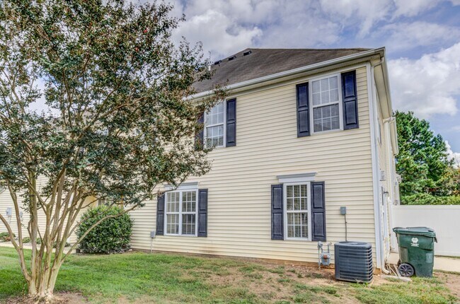 Building Photo - 3 Bedroom Townhouse in Wakefield with 1 Ca...