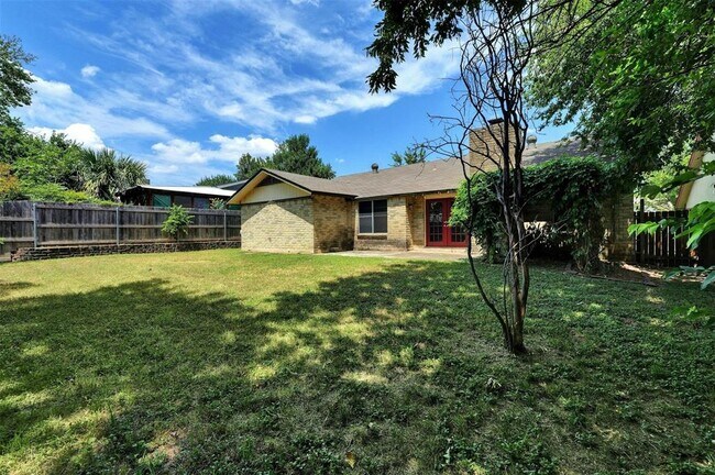 Building Photo - 10207 Rutland Village W