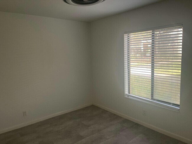 Building Photo - 209 Foxtail Dr