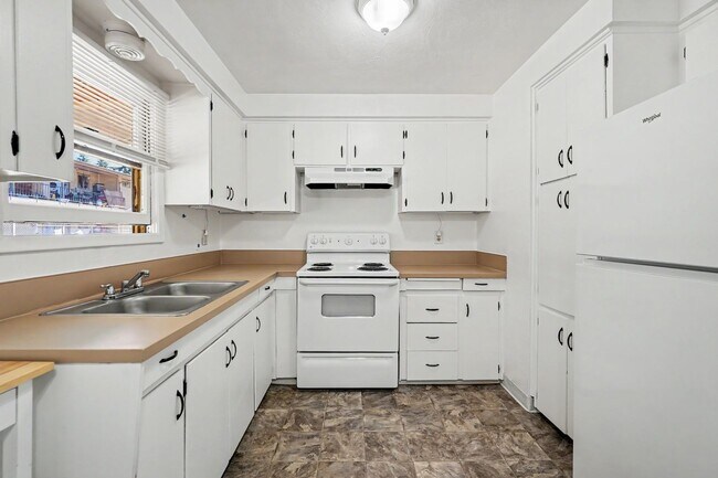 Building Photo - 2519-2521 Hyde Ct SE