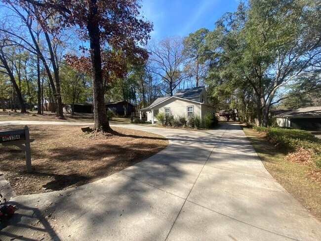 Building Photo - 4134 Chelmsford Rd