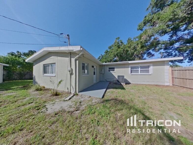 Building Photo - 6193 39th Ave N