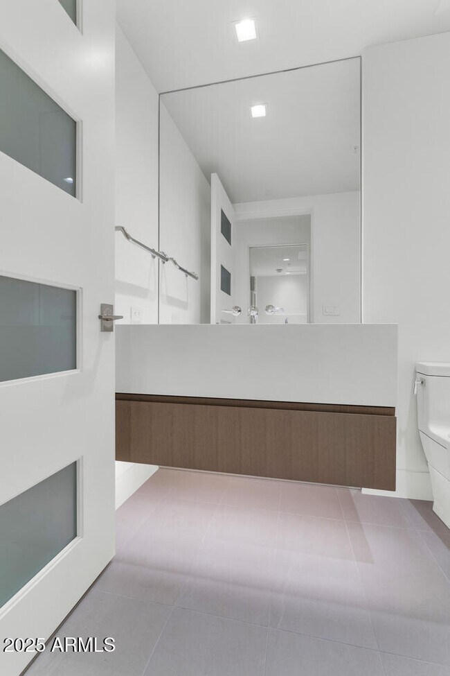 Building Photo - 6587 N Palmeraie Blvd