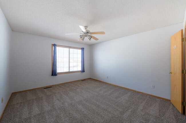 Building Photo - 2BD / 2BA Coon Rapids townhome. Completely renovated!!! Dont miss out!