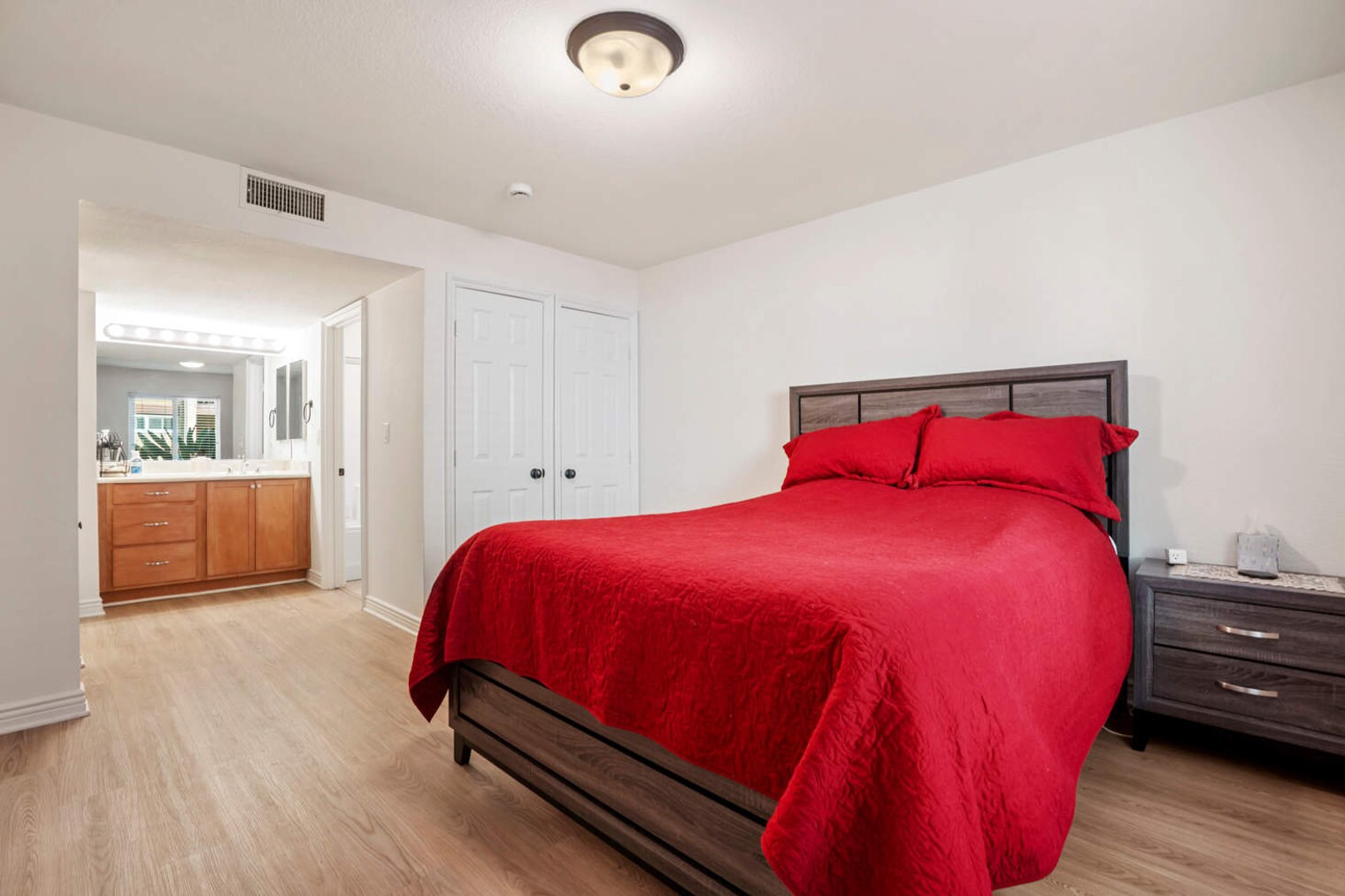 Building Photo - 1000 Estes St