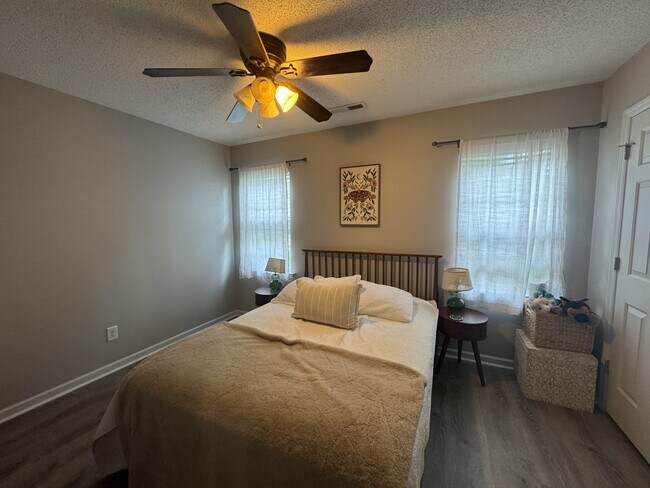 Building Photo - 5006 Banister Loop