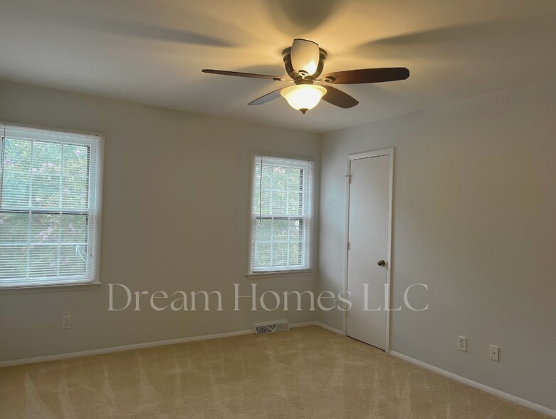 Building Photo - 9924 Ridgemore Dr