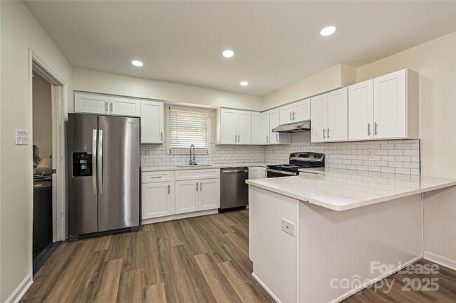 Building Photo - 5121 Farm Pond Ln
