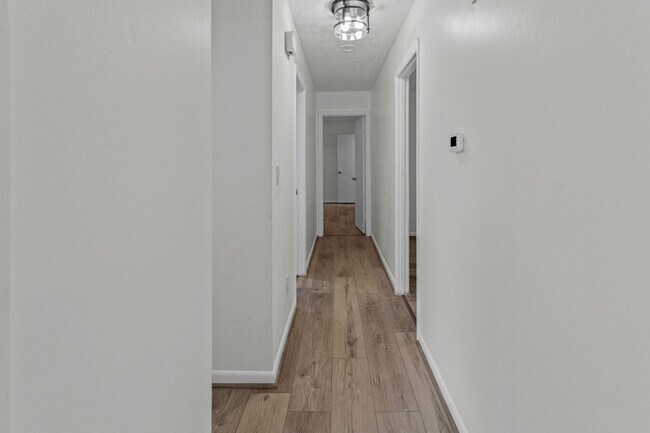 Building Photo - 6096 Hillpine Dr