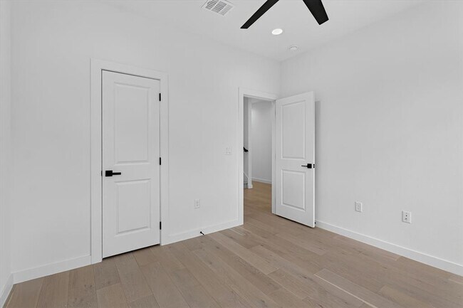Building Photo - 5305 Ledesma Rd
