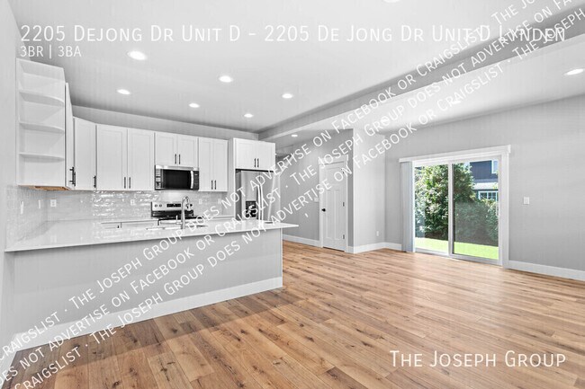 Building Photo - 2205 DeJong Dr