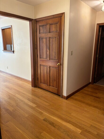 Building Photo - 26 Reed Hill Rd