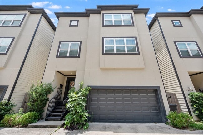 Building Photo - 1333 W 22nd St