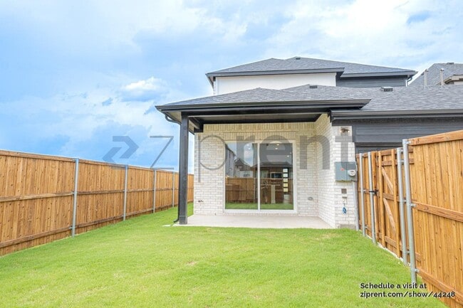 Building Photo - 2970 Eleanor Dr