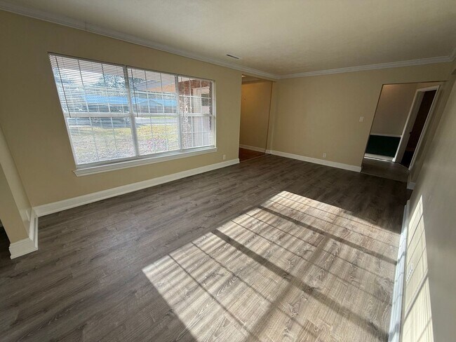 Building Photo - Gulf Breeze Proper - Casablanca - 2 bed, 1 bath