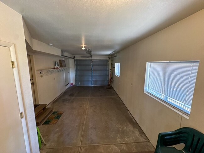 Building Photo - Rental In Munds Park