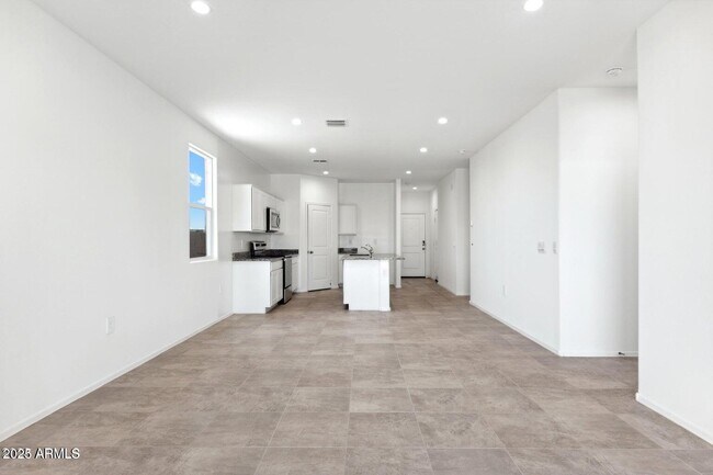 Building Photo - 1597 E Squire Dr