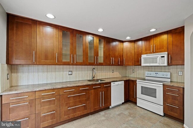 Building Photo - 7 Willwood Ct
