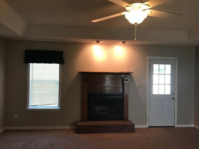 Building Photo - 4274 Hampton Dr