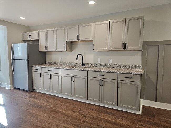 Building Photo - 2113 Delview Rd