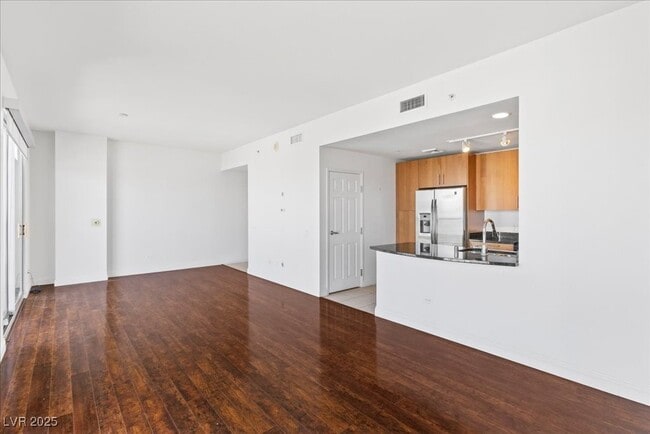 Building Photo - 200 W Sahara Ave