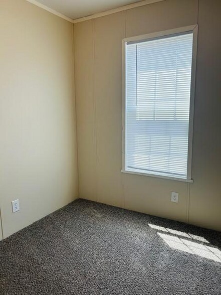 Building Photo - 175 Parker Lake Dr