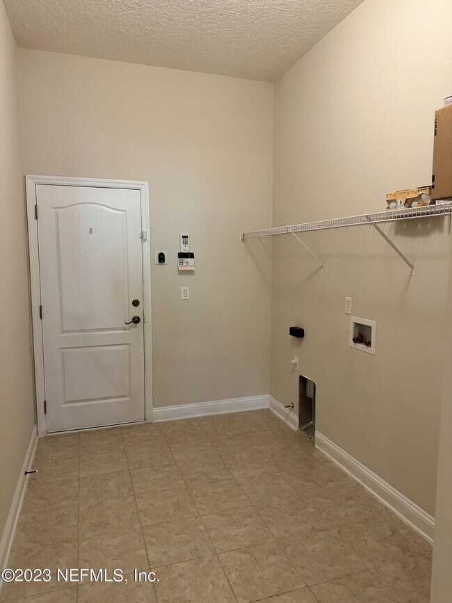 Building Photo - 1439 Barrington Cir