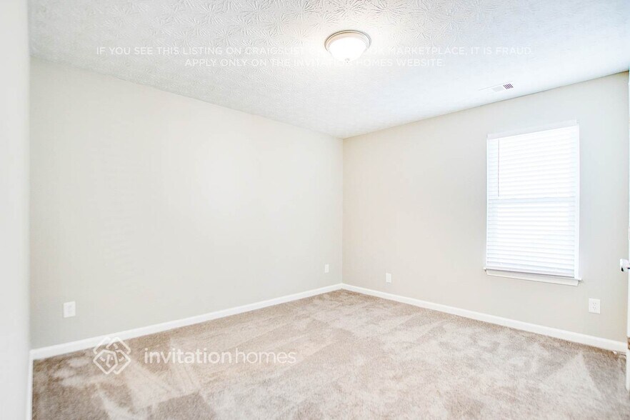 Building Photo - 4558 Carriage Park Dr