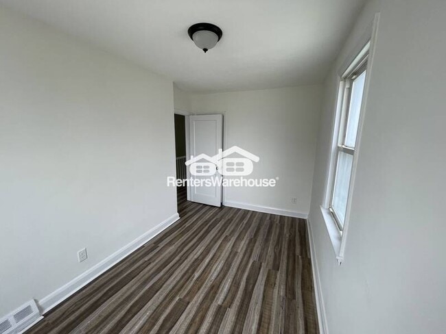 Building Photo - 128 Wiltshire Rd