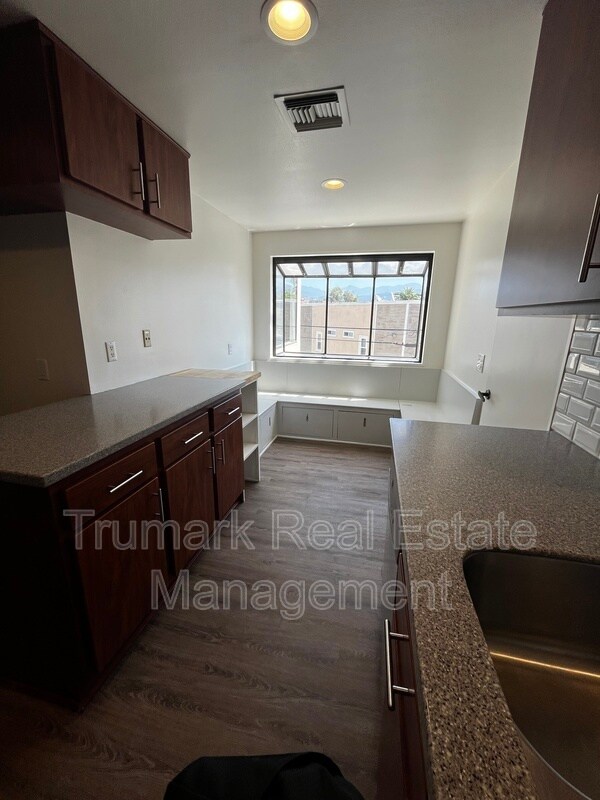 Building Photo - 412 N Kenwood St