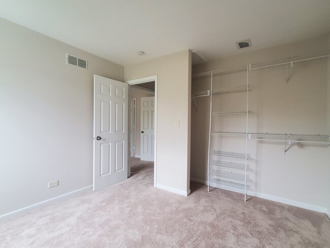 Building Photo - 811 Cambridge Pl