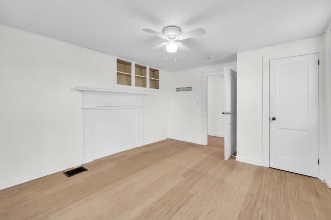 Building Photo - 945 Glastonbury Turnpike