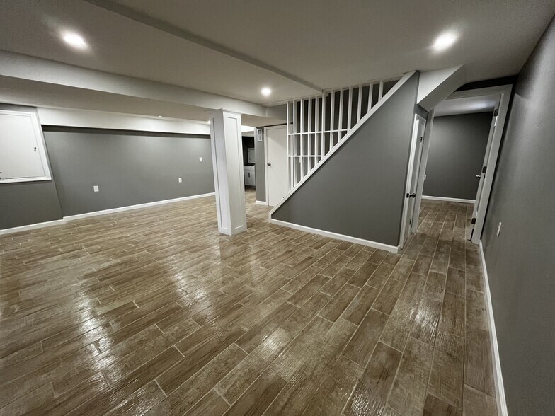 Building Photo - 280 S Boulevard