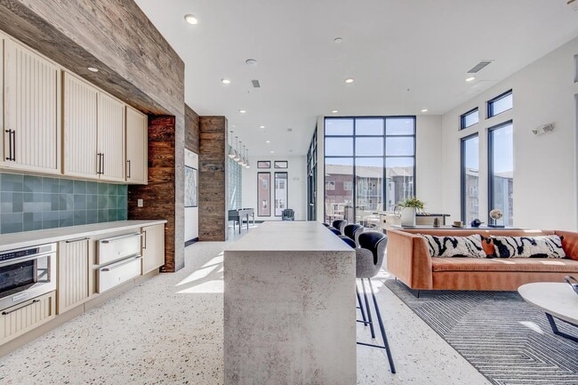 Building Photo - 185 Polaris Pointe