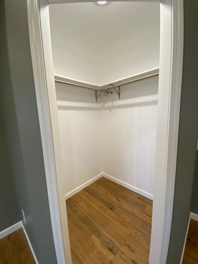 Building Photo - Spacious 3 BR 2 BA 2 Car garage on acreage