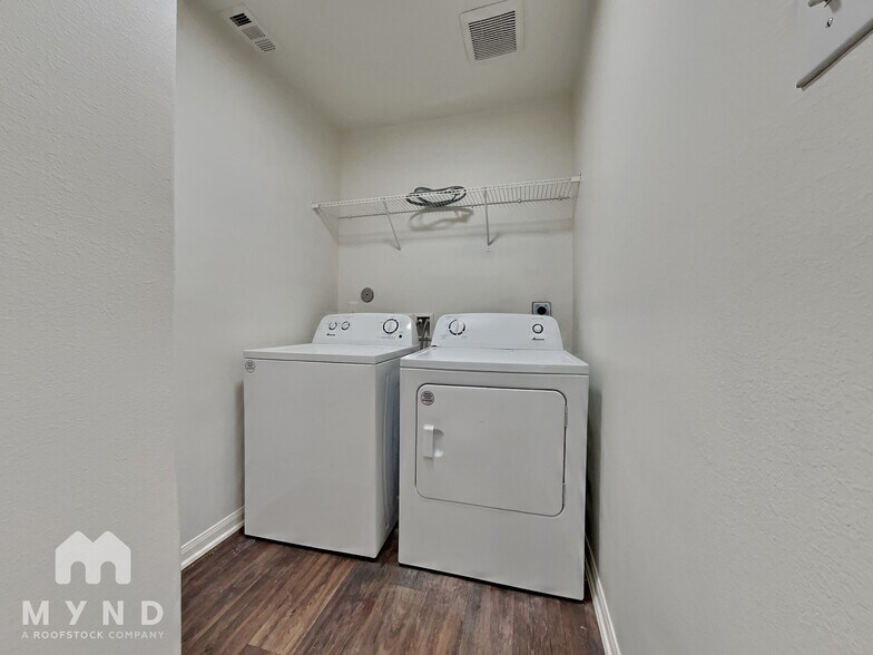 Building Photo - 6110 Coral Cv Rd