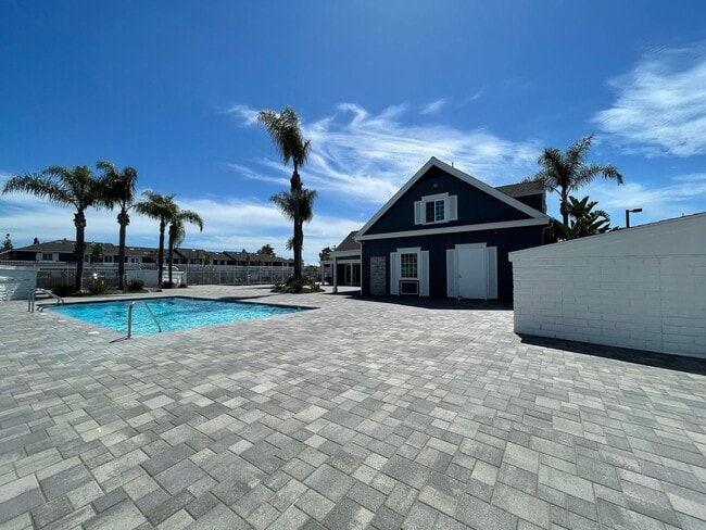 Building Photo - Single-Story Condo Steps from OC Fairgrounds & Minutes to Eastside Costa Mesa