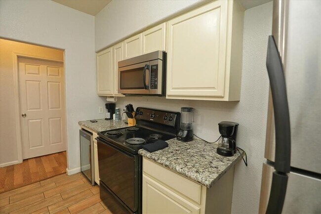 Building Photo - 13117 Vickery St