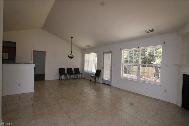 Building Photo - 2133 Rindle Dr